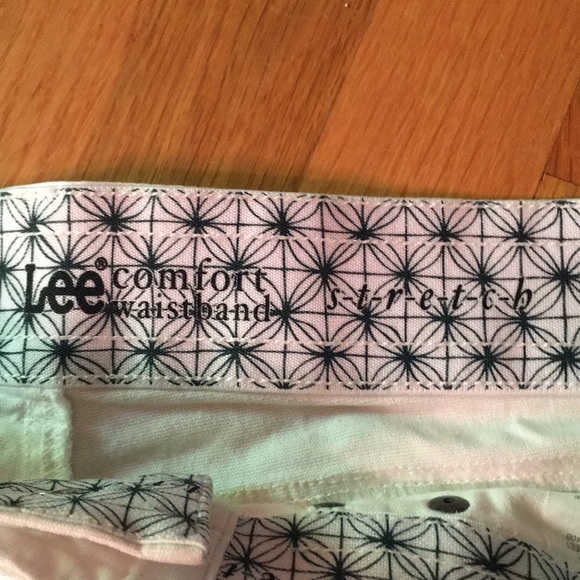 White shorts - Picture 3 of 4